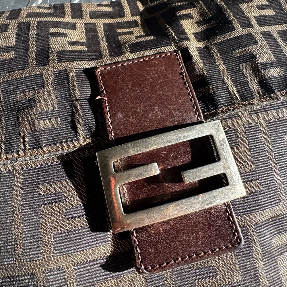 Fendi Vintage Zucca Baguette Shoulder Bag in Brown - Picture 4 of 16